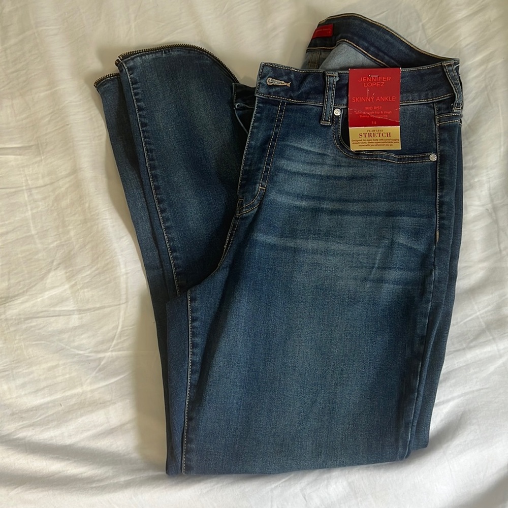 Jennifer Lopez skinny ankle jeans